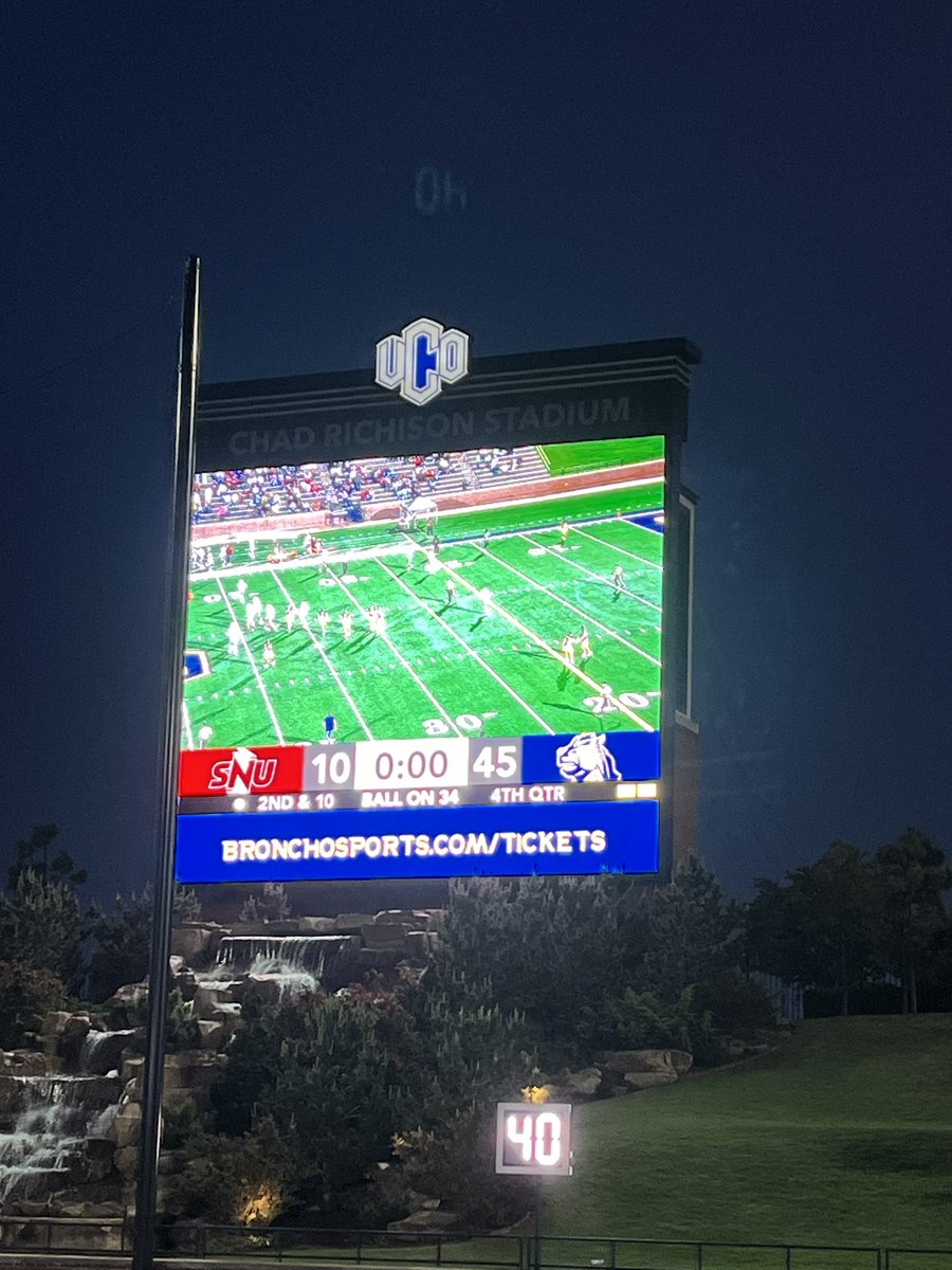 jgoudeau18's tweet image. Final from Edmond a 45-10 win for @ucobronchofb can’t wait to break this down on next @TheSuaveReport Cho Show Podcast dropping Monday! LOT to like LOT to improve on but learned &amp;amp; saw lot of positives tonight! #cfb #CFB