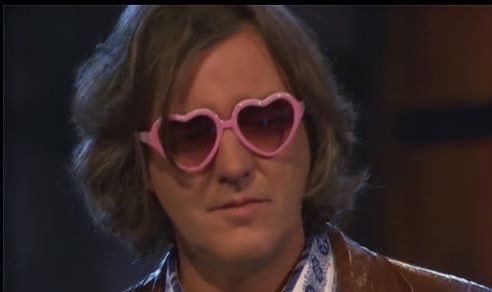 Rianne_GHamster's tweet image. @MrJamesMay quick question: whatever happened to those heart shaped sunglasses you got gifted on that one program off the telly on BBC2 in say the 2000s? #throwback