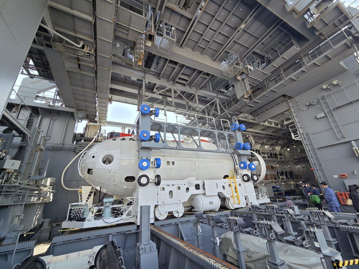 uduki_coral's tweet photo. ちよだのちよだが丸見えになっちゃってえちえちだねぇ

#潜水艦救難艦
#ちよだ
#ASR404 https://t.co/YD0sHQUXu0