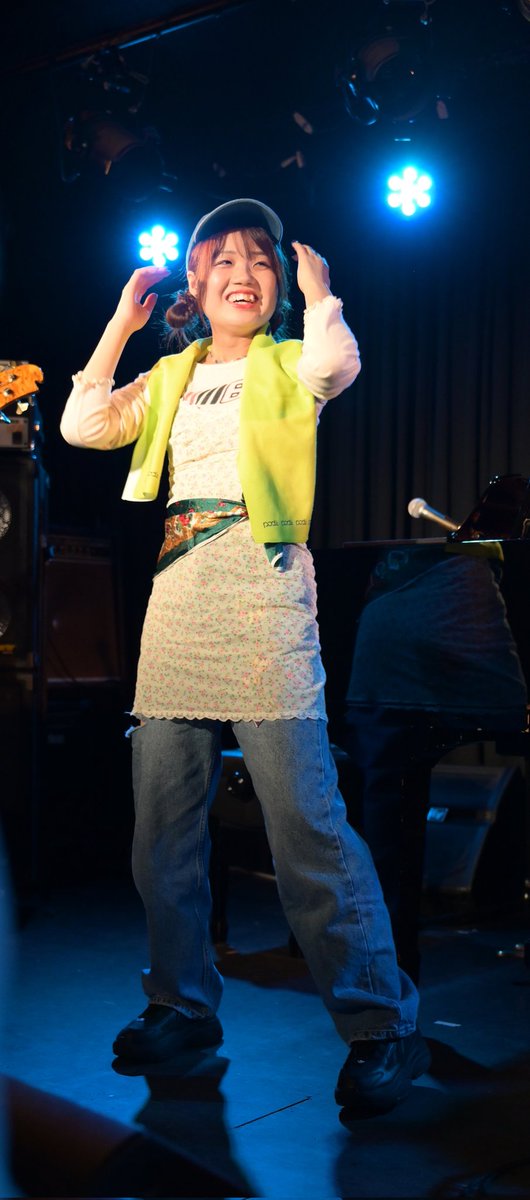 kyouu27's tweet photo. 4/18は京都祇園SILVER WINGSにて
ワンマンライブ「新入り紹介vol.5」
pod'z（ポッズ）さん　2/3
カワイイotoさんと
カッコいいけど
ちょっと抜けてたいーさん

#podz
#SILVERWINGS https://t.co/yMig4iLVmG