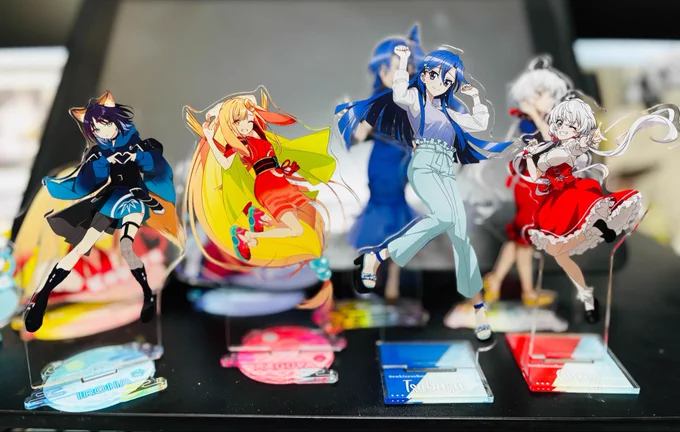 彩葉とかぐやのアクスタが届いた いつ買ったのかも分からん 他推しと並べてみたら自分の性癖は変わらないんだなって思いました