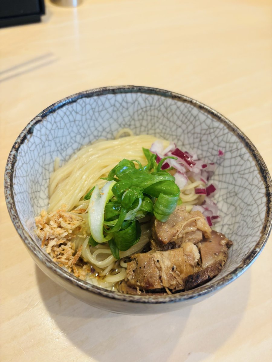【麺庭 つむぎ】
神奈川県大和市南林間@南林間駅

限定：軍鶏と梅の昆布水つけ麺+大盛り+和え玉

濃密な昆布水、自家製のツルむっちりな麺が異次元の旨さ！！
軍鶏の旨み、梅の酸味が広がるつけ汁は文字通り絶妙な塩梅！大盛りでも足らん(;´д｀)
なんでもっと早く食べなかったのか、和え玉が旨すぎた件