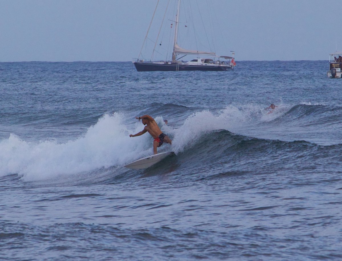 Kainoa808Strong's tweet image. #Canon T1i Canon 55-250mm STM 
#Surf #Sunset #Honolulu #Hawaii