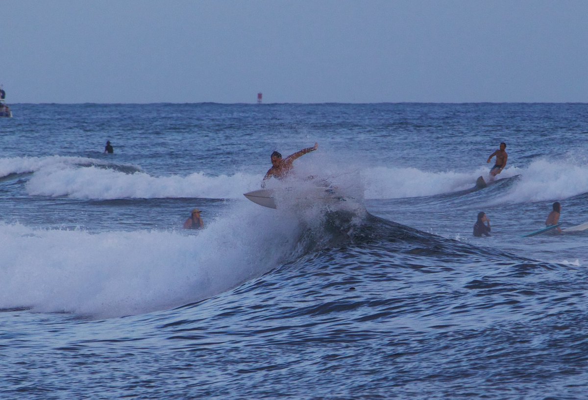 Kainoa808Strong's tweet image. #Canon T1i Canon 55-250mm STM 
#Surf #Sunset #Honolulu #Hawaii