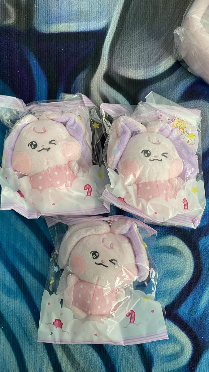 buying and selling account 💚 tweet media