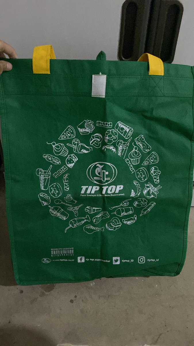 halo guys help rt yaa

yang lagi di stasiun tanah abang kalo liat totebag terlampir, dan isinya tissue + freebies treasure mohon diinfoin yaa ke akuu. timakacii

kpop freebies kai