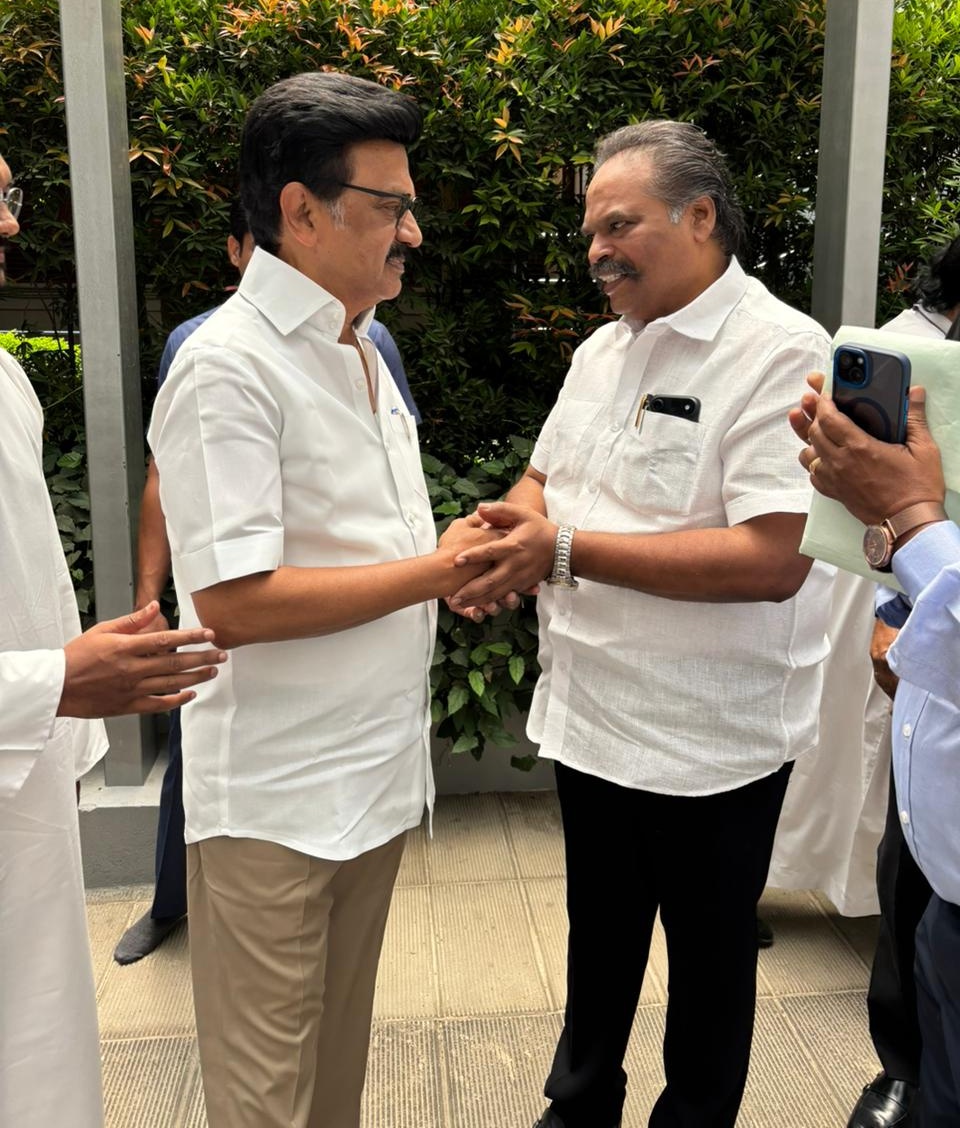 FernandasRaja's tweet photo. தமிழ்நாடு முதலமைச்சர் மாண்புமிகு மு.க. ஸ்டாலின் அவர்களை சென்னையில் தென்னிந்திய  திருச்சபை பொது செயலாளர் Adv. C. பெர்ணாண்டஸ் ரத்தின ராஜா அவர்கள் சி எஸ் ஐ சென்னைப் பேராயருடன் மரியாதை நிமித்தமாக சந்தித்தார்கள். https://t.co/NR6tmjfP57