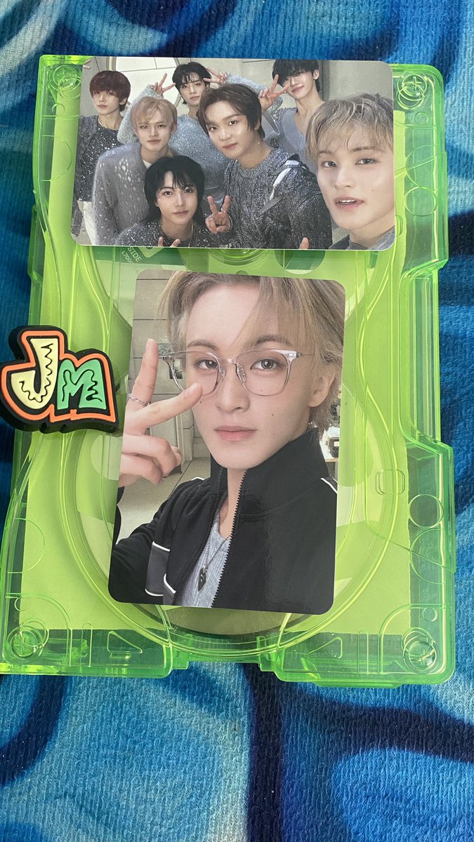 buying and selling account 💚 tweet media