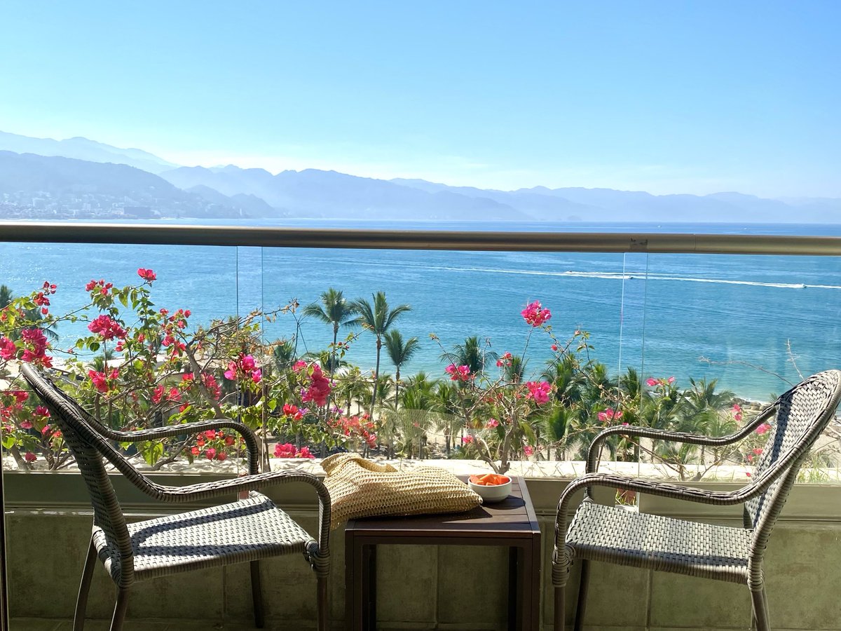 Luxeplorer's tweet image. Balcony view #mexico #puertovallarta #pv #travel