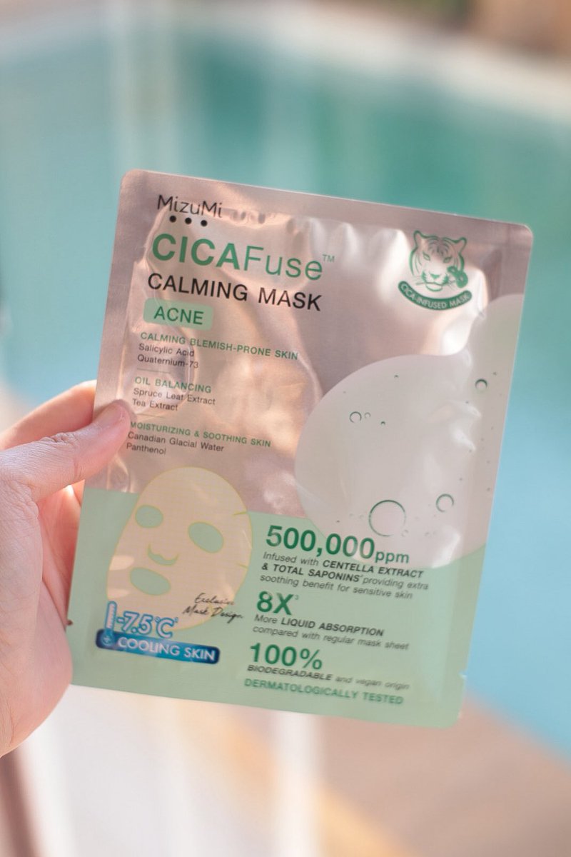 Chillviss's tweet photo. มาสก์ที่พกติดกระเป๋าตลอดช่วงนี้ MizuMi CICA Fuse Calming Mask สีเขียว คือของมันต้องมีจริง! ล่าสุดเอาไปทะเลด้วย โดนแดดทั้งวัน หน้าเริ่มร้อนๆ แดงๆ กลับมามาสก์คือดีขึ้นเลย ผิวเย็นลง สบายหน้ามากกก แถมช่วยลดสิว ผดเล็กๆ ก็ดูยุบไวขึ้น ไม่แสบ ไม่ระคายเคือง ใครผิวมัน/เป็นสิวง่าย แบบเรา แนะนำให้พกไว้เลย เป็น After sun mask ที่หยิบใช้บ่อยมากช่วงนี้ 

#MizuMi #CICAFusemask #มาสก์สิวผิวพัง #มาสก์หลังแดด