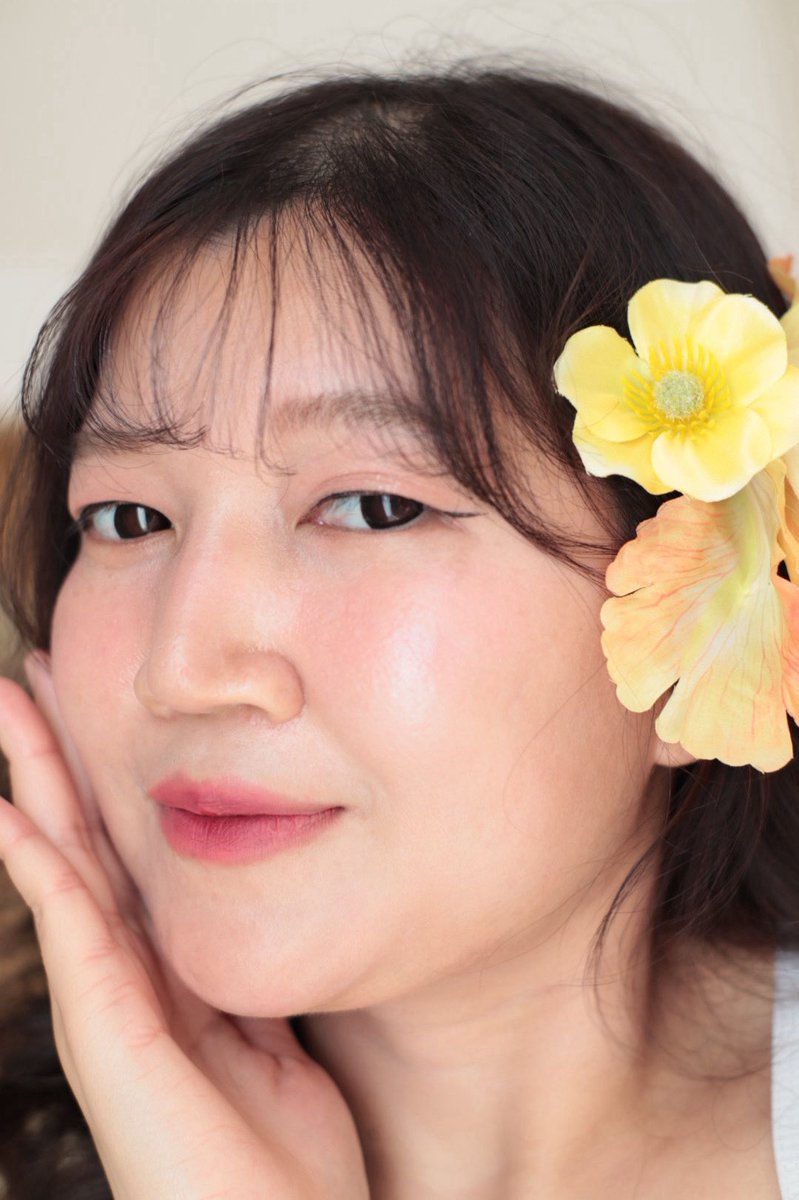 Chillviss's tweet photo. มาสก์ที่พกติดกระเป๋าตลอดช่วงนี้ MizuMi CICA Fuse Calming Mask สีเขียว คือของมันต้องมีจริง! ล่าสุดเอาไปทะเลด้วย โดนแดดทั้งวัน หน้าเริ่มร้อนๆ แดงๆ กลับมามาสก์คือดีขึ้นเลย ผิวเย็นลง สบายหน้ามากกก แถมช่วยลดสิว ผดเล็กๆ ก็ดูยุบไวขึ้น ไม่แสบ ไม่ระคายเคือง ใครผิวมัน/เป็นสิวง่าย แบบเรา แนะนำให้พกไว้เลย เป็น After sun mask ที่หยิบใช้บ่อยมากช่วงนี้ 

#MizuMi #CICAFusemask #มาสก์สิวผิวพัง #มาสก์หลังแดด