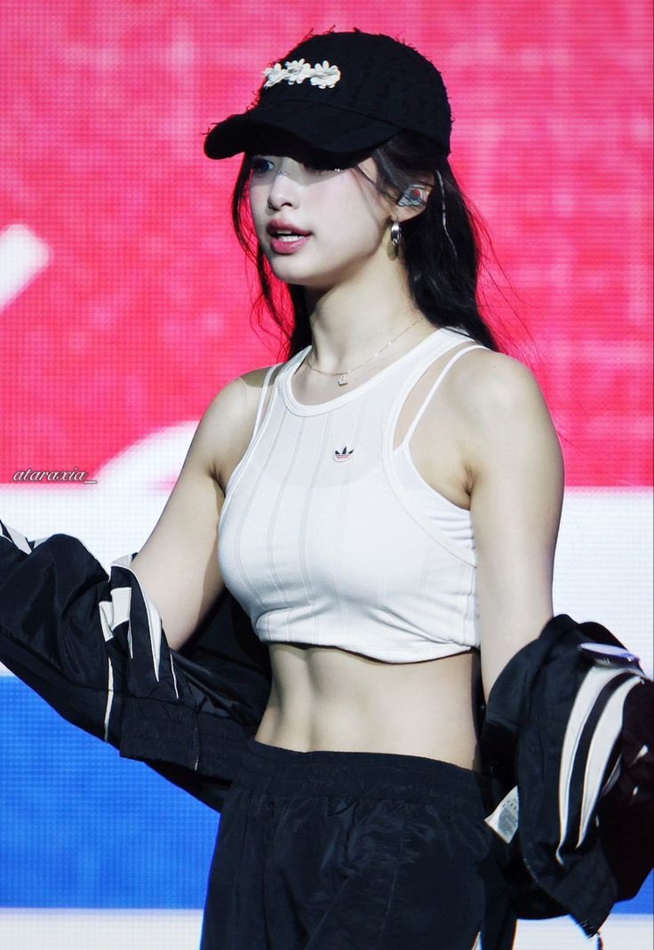 AHYEON BASE tweet media