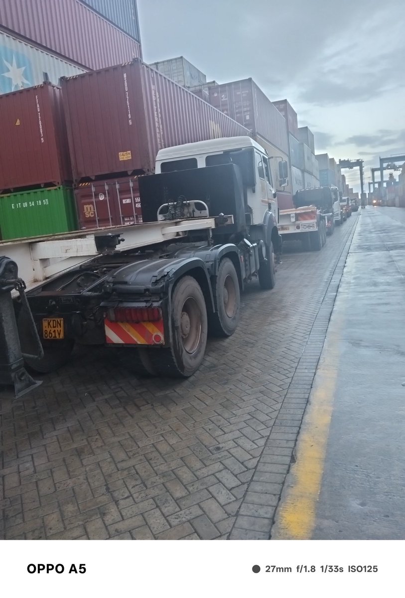 ogutu_bernard's tweet photo. @JaphethOtieno01 Yes I will vote @edwinsifuna  to release us as truck driver suffering from por ,like now we entered port yesterday evening till now there is no operator to that machine, it's not only one block https://t.co/hUbtDLsMvP