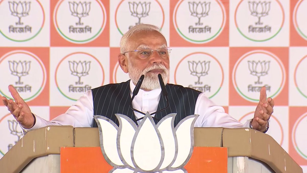 BJPLive's tweet photo. TMC का भय-काल जाने वाला है,

भाजपा के भरोसे का सेवा काल आने वाला है।

- पीएम @narendramodi

#BJPJitbeBangla https://t.co/0mClovEZ3B