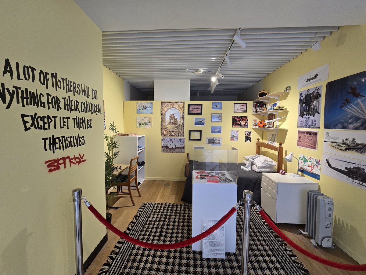 KadzAnubis's tweet image. There were some pieces that really struck a cord. I stood there and stared almost hearing the distorted whispers that got carried over. 
#Banksy