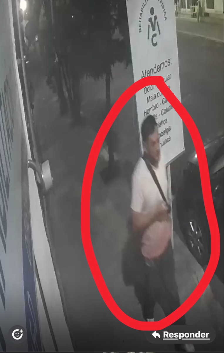 Esta noche tres sujetos ingresaron a robar a casa de mi suegra. Por suerte no estábamos en casa. 
Llamé al #911  cuando los tipos aún estaban cometiendo el robo, no hubo respuesta. Por medio de la app #MiPolicia contacté al jefe de cuadrante de la <a href="/SSC_CDMX/">SSC CDMX</a>, cuando llegó ya