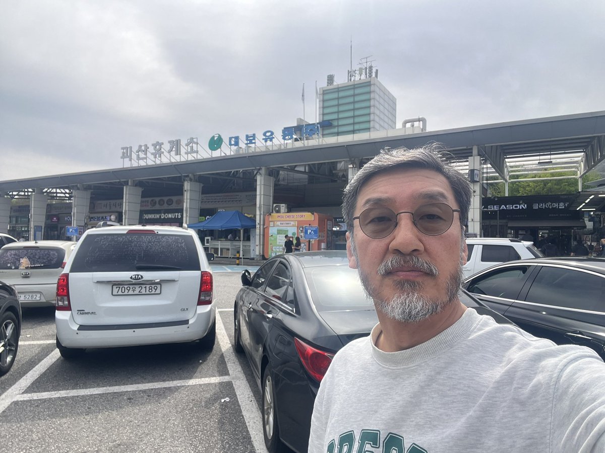 solmirfather's tweet image. 다음주 한주간 😏 
경남.창원 모처에 😮 
#메타세쿼이아🌲수십(?)여 그루 🤩 
#벌목.하러 내려(출장) 가는 길에 🤨 
집🏠 떠나고 딱 두 시간 되어서 휴식 😎 
(( 창원 같은 큰(?)도시인데, #Arborist 를 찾는 걸 보이 🤔 아마도 🧐 장비가 못들어가는가 보다 😅 ))
.
#괴산휴게소(창원방향)