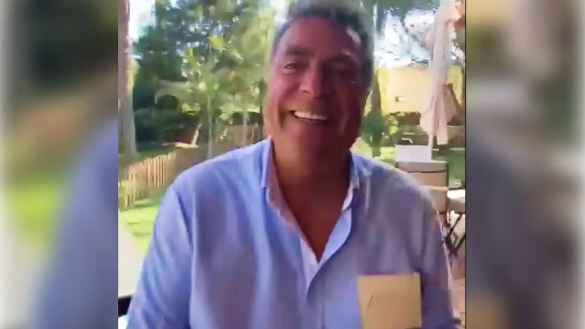 Sí, <a href="/RealSociedad/">Real Sociedad Fútbol</a> i <a href="/cfhercules/">Hércules CF 💙🤍💯</a> pujaren a 1ª en 2010... però no es pot comparar un president que plorava al guanyar la Copa, amb una família que, al baixar a 2ª RFEF, feia una festa amb focs cantant "A por ellos oé" per una altra sentència, extranyament sense presó, del patriarca