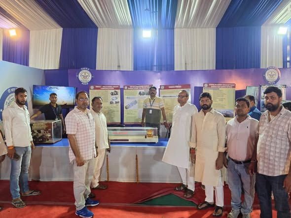 vishalkrshah009's tweet image. महात्मा गांधी प्रेक्षागृह, मोतिहारी में आयोजित Defence Research and Development Organisation (DRDO) की 4 दिवसीय प्रदर्शनी के समापन समारोह में डिफेंस कमेटी के चेयरमैन सह माननीय सांसद राधा मोहन सिंह जी के साथ सम्मिलित हुआ।
#DRDO #AtmanirbharBharat #Defence #MotiveToServe