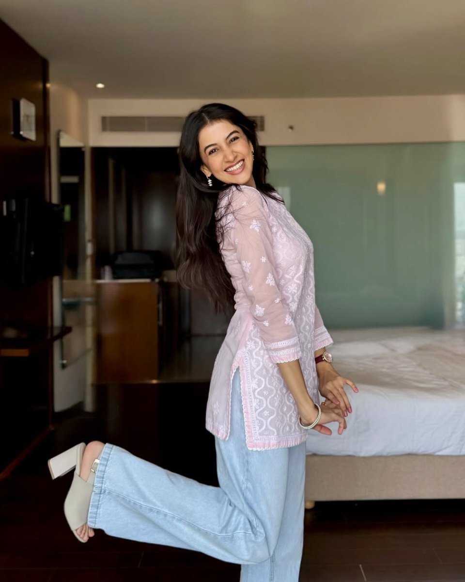 indian_beautee's tweet photo. Cuteness Overload 🥰 🤍
Simran 🌟💫
#SimranSharma https://t.co/hICSy5EHL2