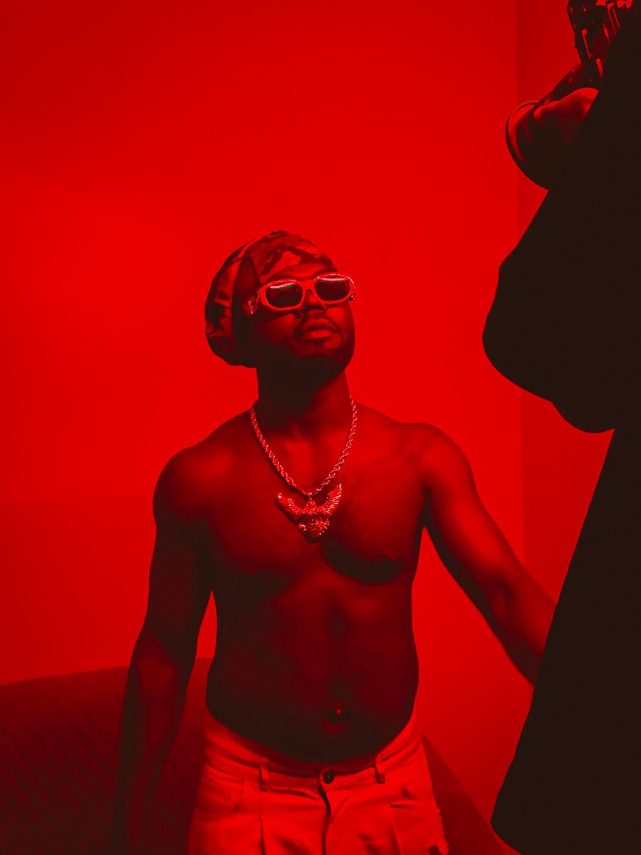 NewtinWin's tweet photo. Team Red or Team Black , new video dropping soon ! Os Trouble 🏎️💨 https://t.co/poiYaOqm7m