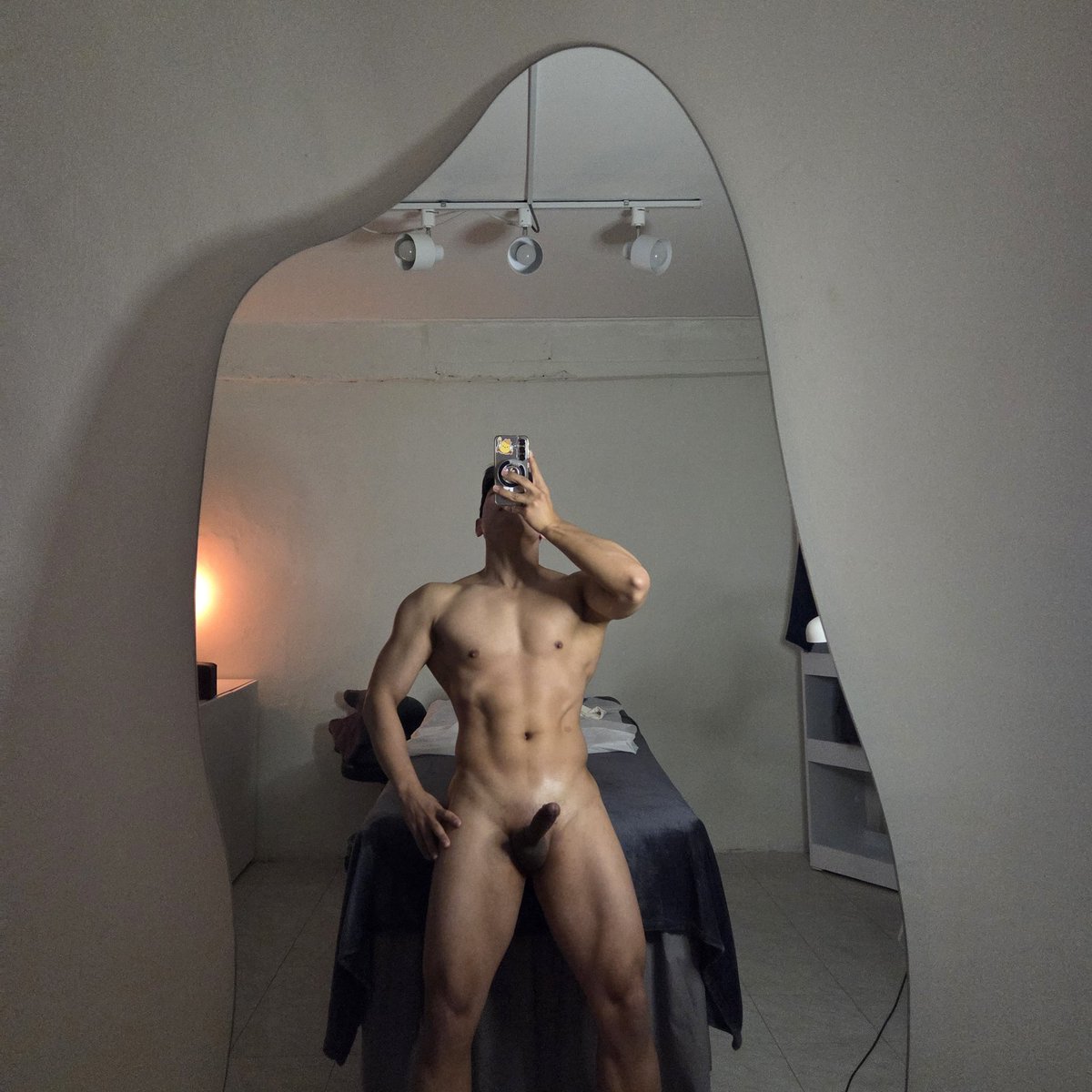 팔베개 tweet media