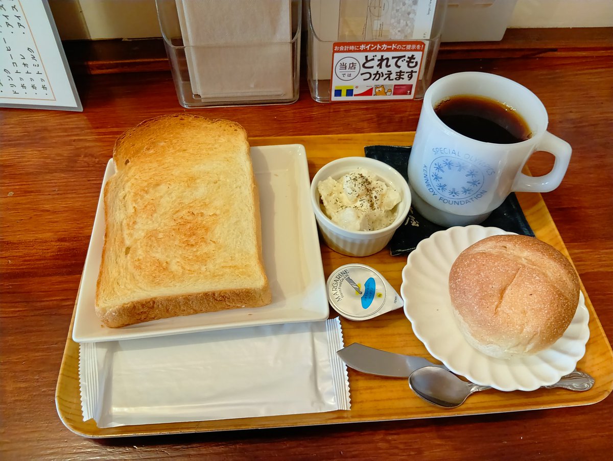 t104snow's tweet photo. キャンプ行って来た。

サイトは毛虫だらけ…
テント組は… https://t.co/zYJjsYFqKZ