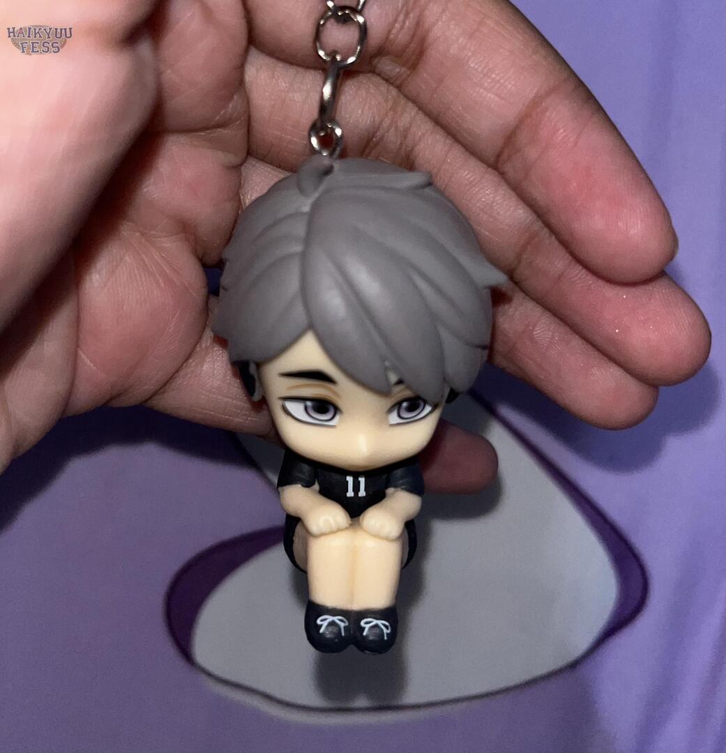 *hq sender baru beli keychain samu, awalnya normal aja, tp pas sender liat sepatunya… 😭😭😭