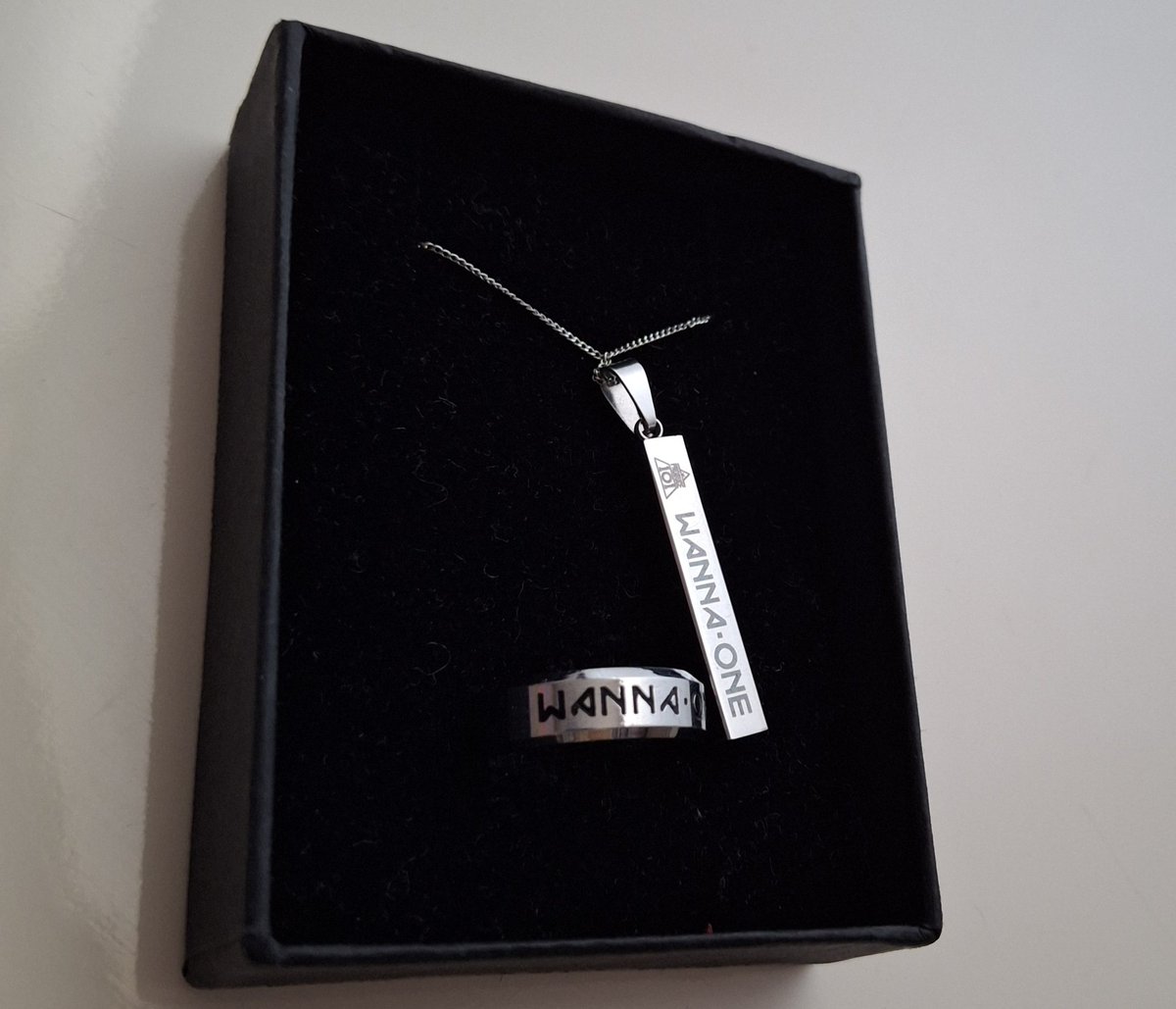 BangSwift1313's tweet image. They were the most precious things to me when I was a 17 year old eight or nine years ago and they still are 🤭 #WANNAONEGO #wannable_standby #WannaOne