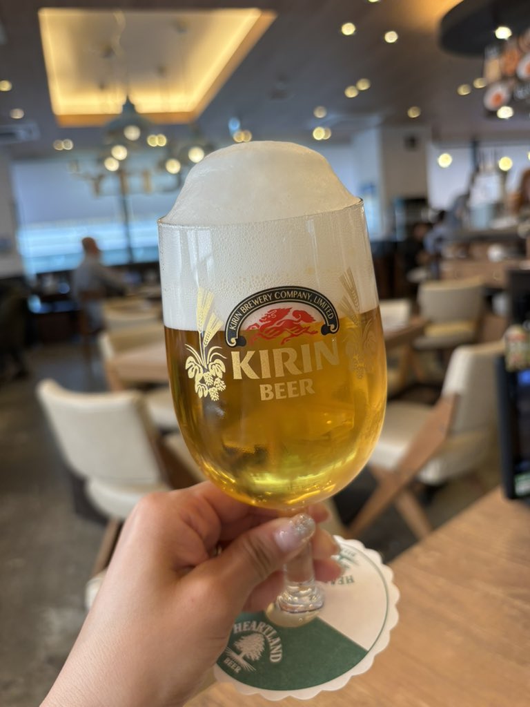 obi_nagisa's tweet photo. 気持ち良い青空ですね〜☀️☀️
ビール日和!!
おつかれ生です🍺❤️❤️
ひと足お先に…頂きます🤭
#小尾ールタイム #昼飲み #ハートランド #キリンシティ #KIRINCITY https://t.co/WsicnORlDi