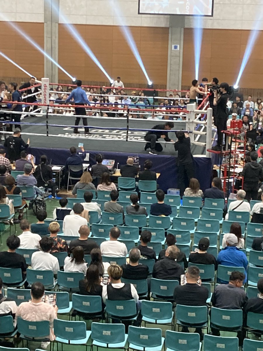 animal_mad1217's tweet image. 東和ラクダビドーム！関西のグリーンツダの興業！第一試合終了！エエ試合でした！ツダさんの興業含め！ボクサーも応援してるので、これからドンドン楽しみです😊
#boxing #ボクシング