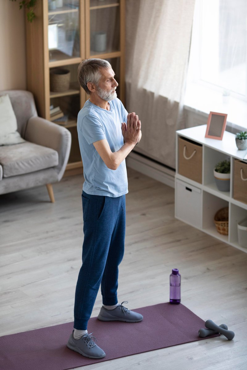 NausinghP2088's tweet image. 10-minute arm workout for people over 50 💪
fitnesinfo.com/2026/04/10-min…
Simple, effective, and easy to do at home.
Stay active, build strength, and improve balance.

#FitnessOver50 #HomeWorkout #HealthyAging