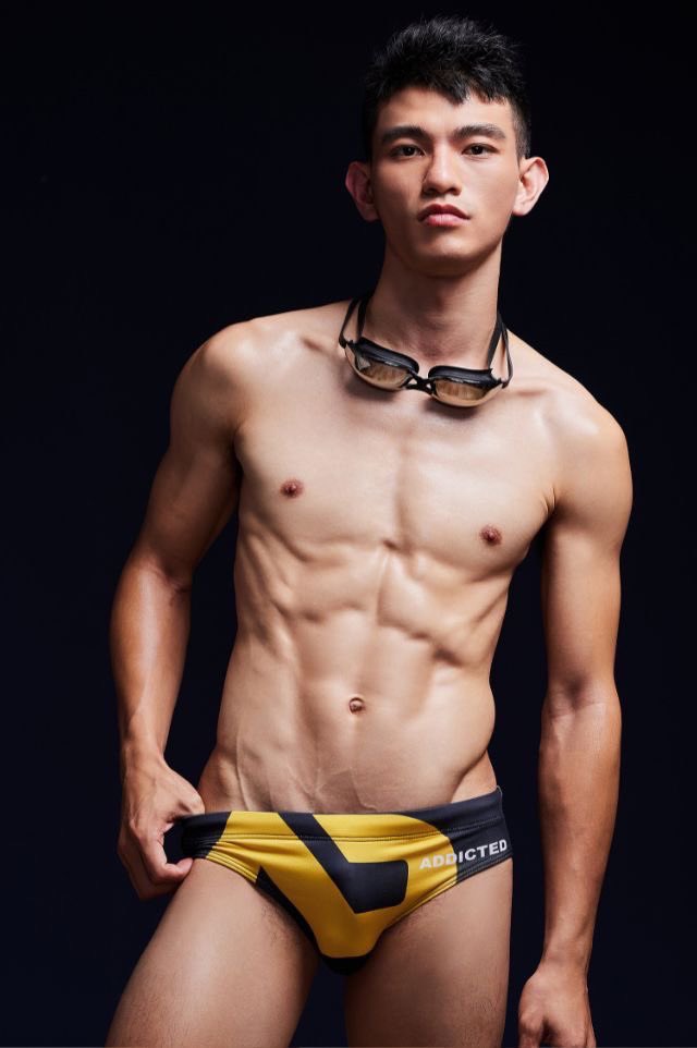 Taipeispagent's tweet photo. Taipei Spa Gent 的 B 師傅照

31歲 173cm 66kg 身材精壯，腹肌線條明顯，面孔有男子氣概，微笑時很明朗，按摩已有三年以上的經驗，並擁有良好的英文溝通能力。

平常是認真工作的樣子  
另一面，是專注讓人放鬆🙂

台北｜男士SPA  |  夜間服務｜預約制  

有需要可以私訊
#gayspa #menspa #massage https://t.co/Y1ljHBgQaV