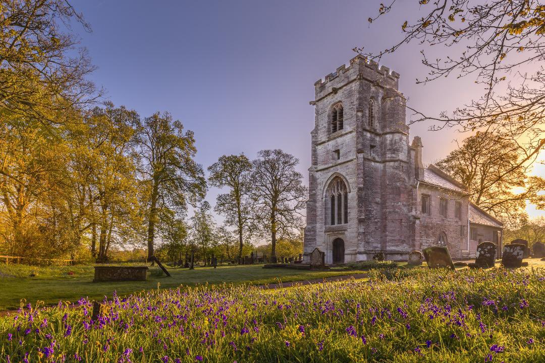 SolihullUpdates's tweet photo. Good Morning #Solihull, enjoy your #Sunday!
After a chilly start, it will be a largely dry day with sunny spells and variable cloud. Light winds. Highs of 13°C & Lows of 3°C
(Image: St Michael’s Church, #BaddesleyClinton - @No1GhostDog). https://t.co/qZtRLoKYyW