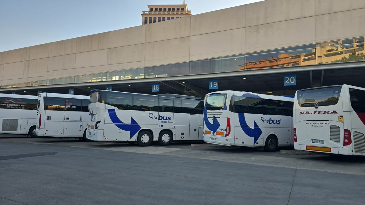 Socibus's tweet photo. Fin de semana frenético en nuestras líneas regulares que conectan #Sevilla con #Madrid y con #SanSebastián. El operativo de refuerzo para la final sigue funcionando también durante toda la jornada de hoy para no dejar viajeros sin retorno. 💚 #SocibusTeLleva https://t.co/5D01przlg8