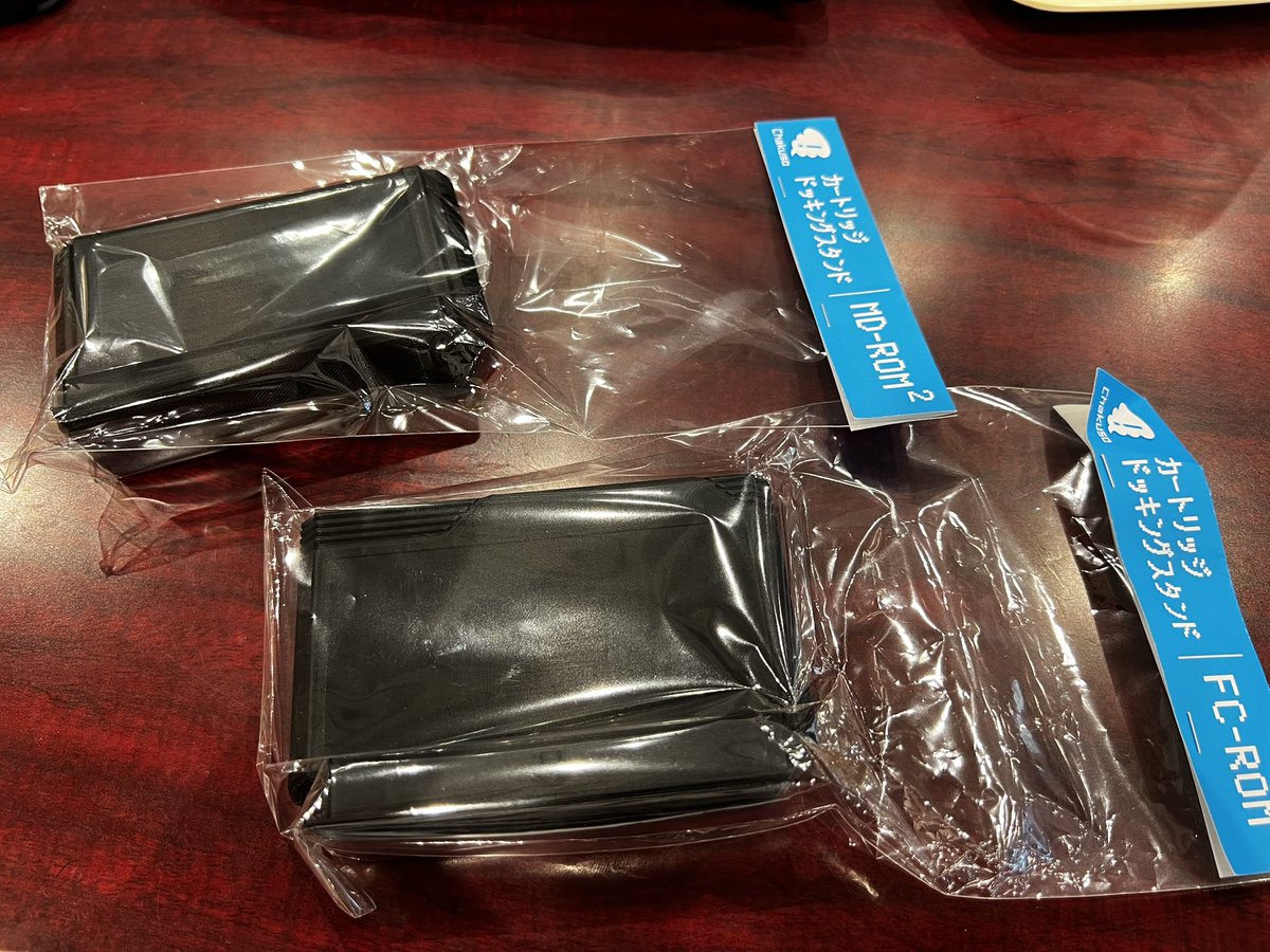 今日はゲームレジェンドに遊びに行きました！お目当てのゲームなガールズのアクキー買えて良かったです！（ステッカーも補充）

カートリッジドッキングスタジオも、めっちゃ良かった！カセットラベルを自作して貼りたいです…！

#ゲームレジェンド
#わんこいん
#ゲームなガールズ
#chakuso