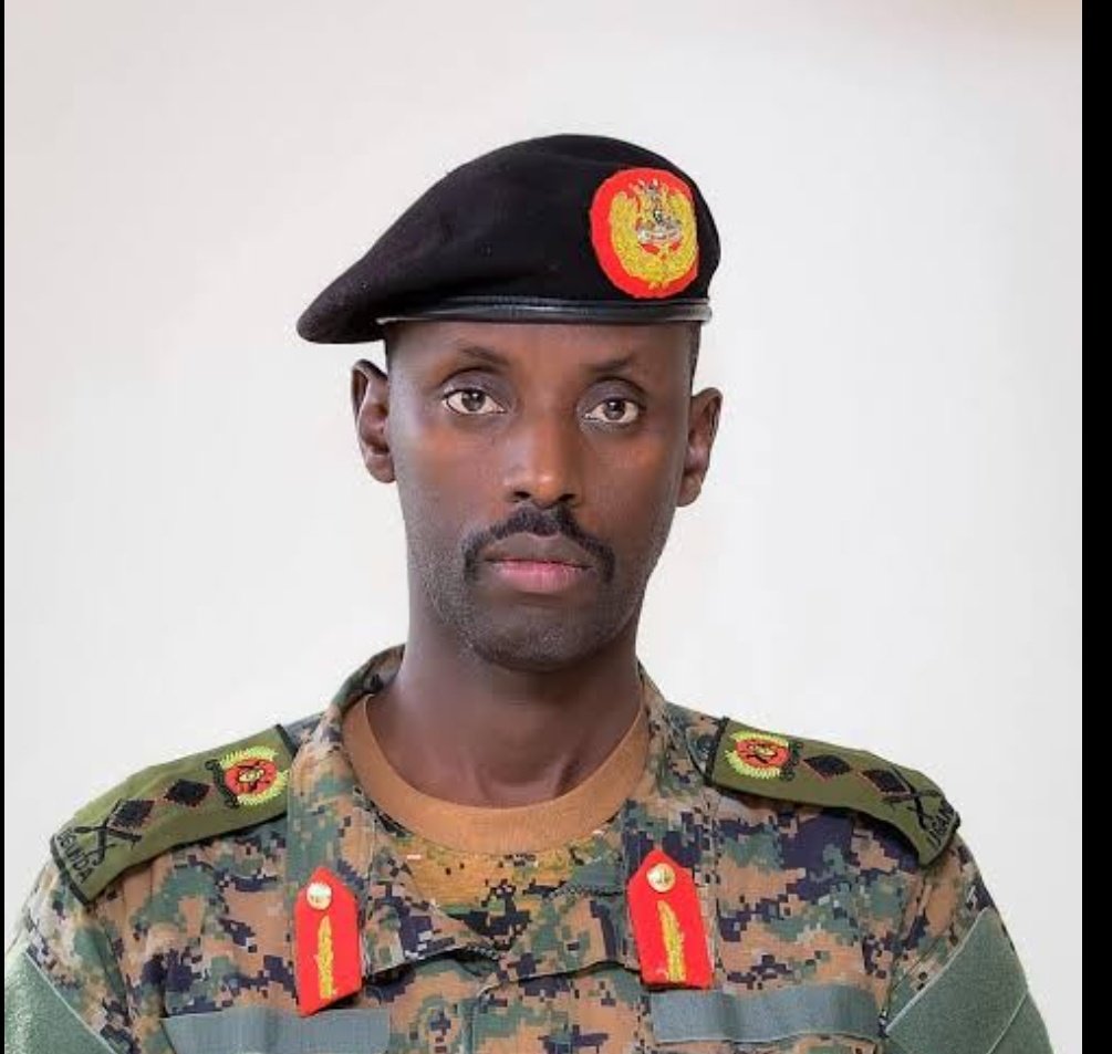 Aruhoemma1's tweet photo. Maj. Gen. Sabiiti, born in 1975 in Mbarara, is the General Manager of Luwero Industries under NEC. He attended Ntare School and Mbarara High School before joining muk, where he studied Biochemistry and graduated with a 1st Class Hons BSc in 1997. https://t.co/JWxh86taFB