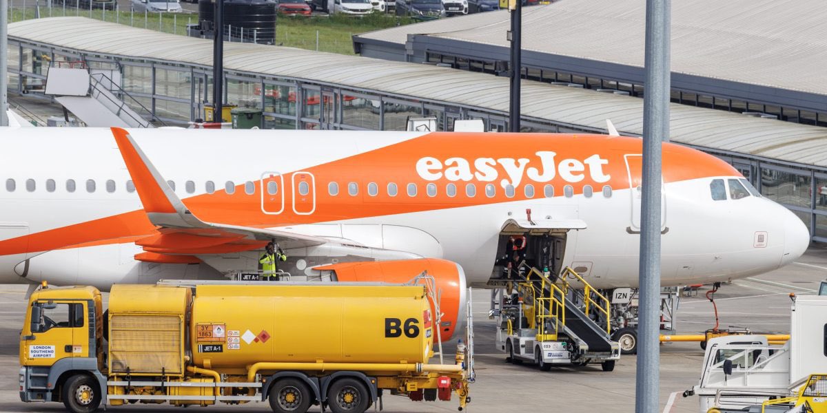 AlphaBinCap's tweet image. ✈️ The aviation industry is entering self-preservation mode — and the financial bleeding has only just begun

Read More: bit.ly/AviationBleed

#Aviation #AirlineIndustry #InvestorInsights #EnergyMarkets #FuelCrisis #SupplyChain #MacroRisk #PortfolioStrategy #FinanceNews