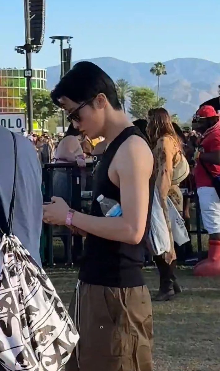 ไอ้พุน tweet media