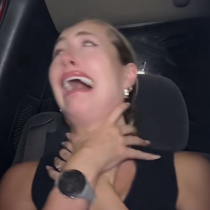 JUSTIN INTERACTUANDO CON FANS QUE