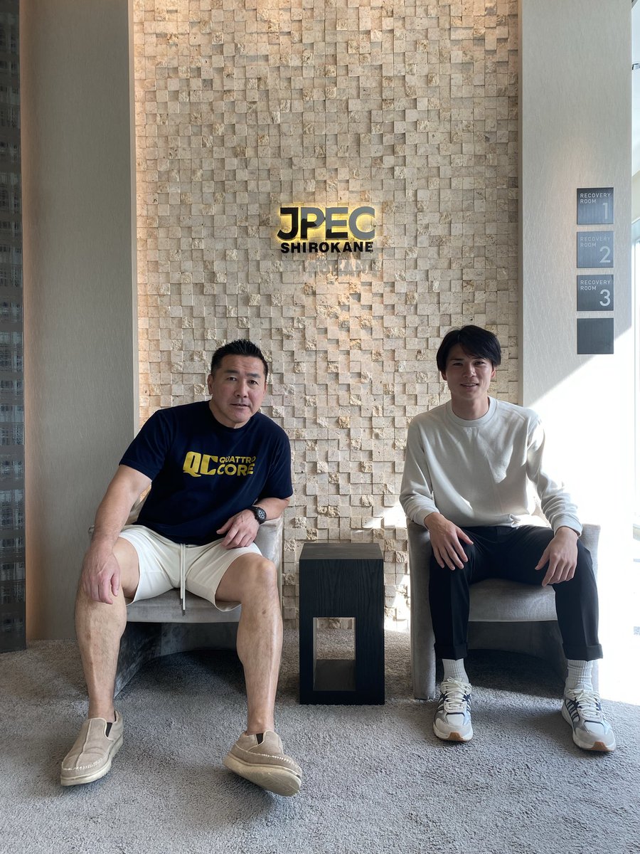 JPECMASAFUMI's tweet photo. 日本で唯一の現役Jリーガー兼クアトロコア®︎パートナーシップライセンス保有者

藤枝GK田口潤人

今日もオフに藤枝からアップデートの為に飛んで来た

正しく広めたい意欲が凄い

藤枝のGKは4人中3人がチームクアトロコア®︎、、
＠qcgk_m1 
＠taguchi_junto https://t.co/kSUYllOhzO
