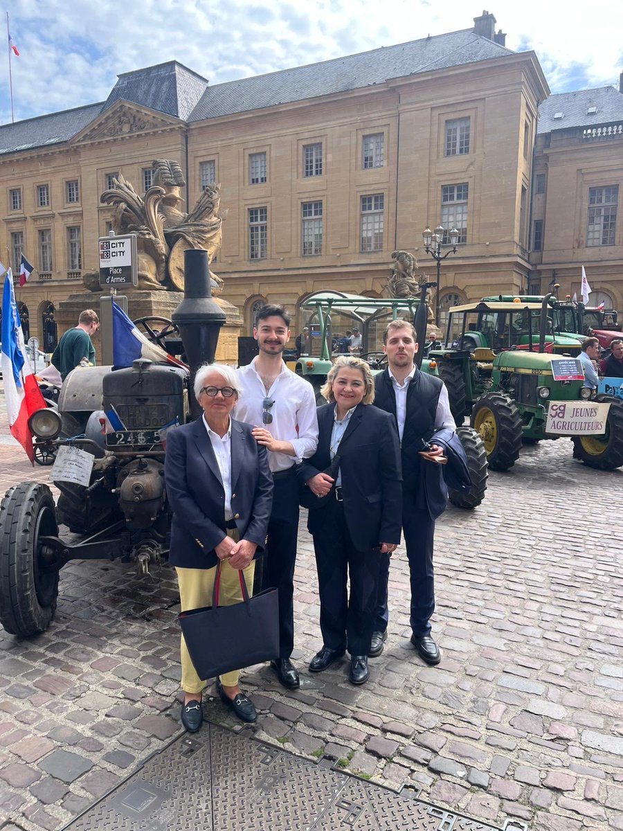 voinconmc's tweet image. Les élus du @RNational_off de #Metz étaient présents pour soutenir les @JeunesAgri de #Moselle face aux conséquences de la crise au Moyen-Orient.
Hausse des charges, explosion du prix du GNR( gasoil non routier) du prix des engrais. 
Une situation financière très délicate.
#Metz