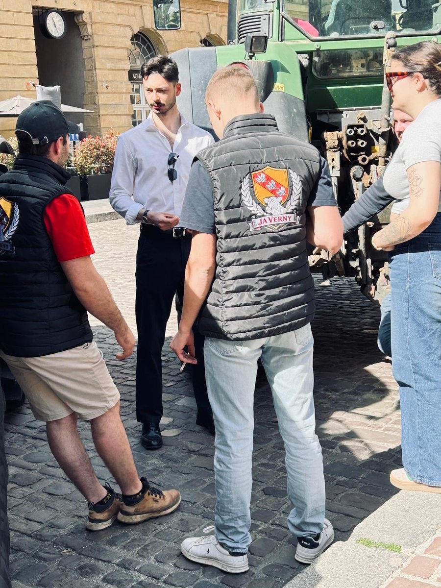 voinconmc's tweet image. Les élus du @RNational_off de #Metz étaient présents pour soutenir les @JeunesAgri de #Moselle face aux conséquences de la crise au Moyen-Orient.
Hausse des charges, explosion du prix du GNR( gasoil non routier) du prix des engrais. 
Une situation financière très délicate.
#Metz