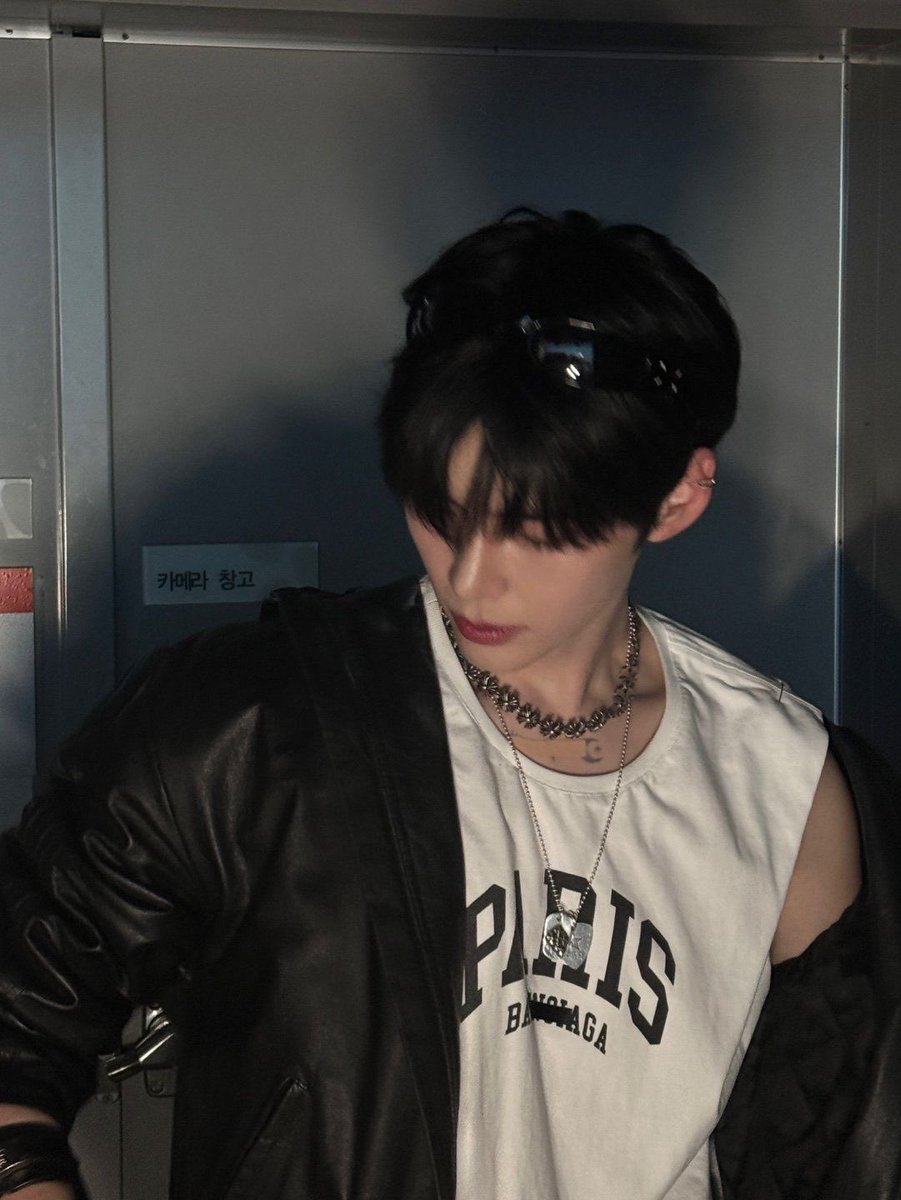 성한빈 쇄골 tweet media