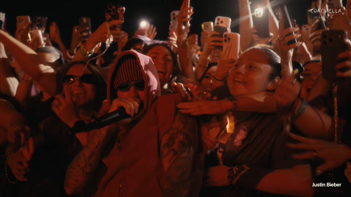 JDBAnalytics's tweet photo. Bieberchella  W2 outdoes W1 with just 2 songs in. https://t.co/YuFpvgmaJ6