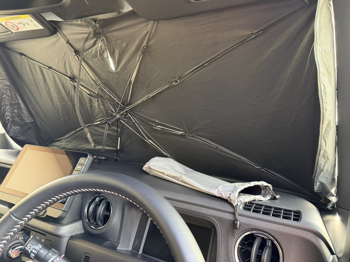 あきやまた tweet media