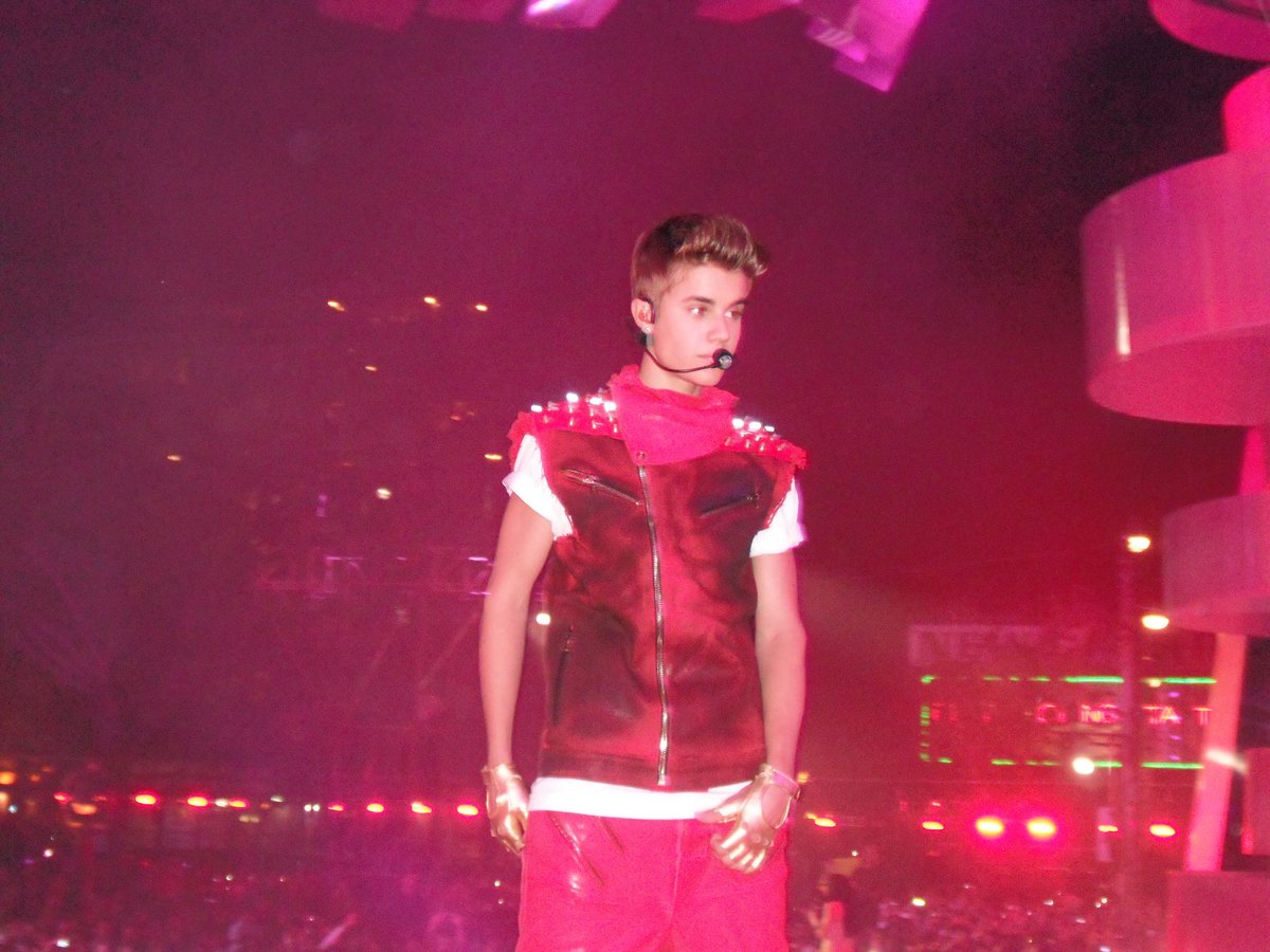 nicoletdcosta's tweet photo. Throwback to when Justin stood in front of me in 2012 ready to perform and I AM STILL HERE in 2026  #BIEBERCHELLA https://t.co/QNqNpvRaZT