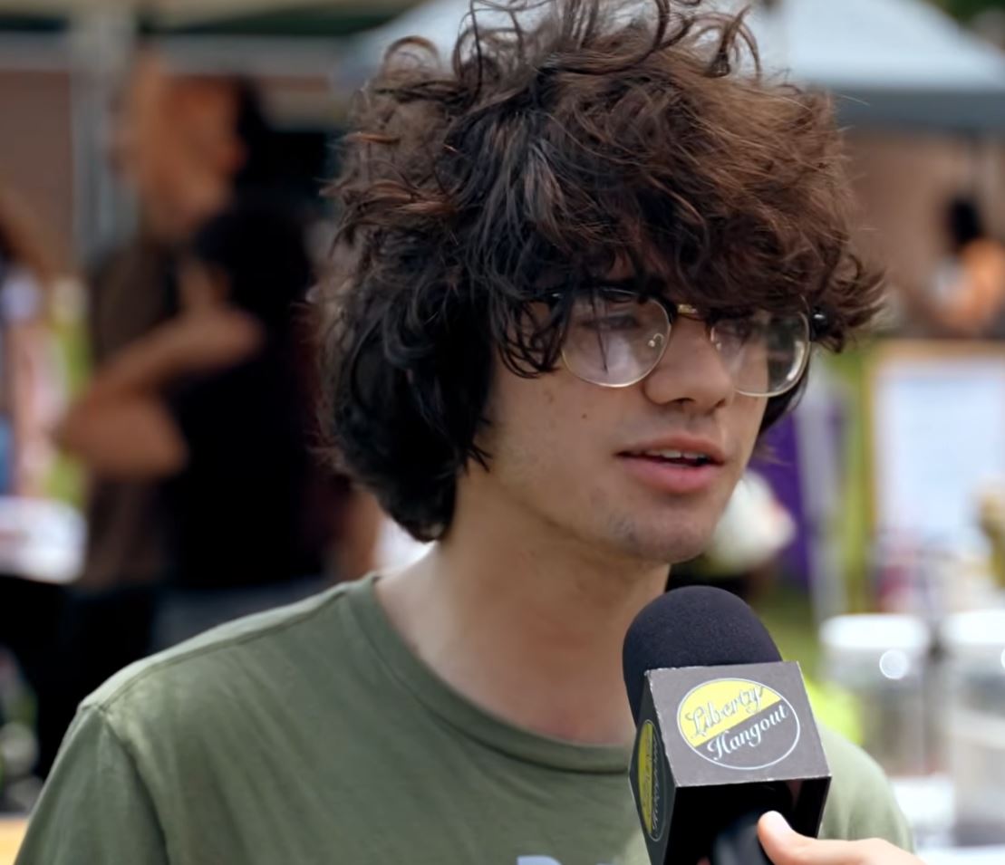 Estereotipar as pessoas é um absurdo, eu mesmo bato o olho nesse estilo eu ja sei que a conversa vai ser boa!