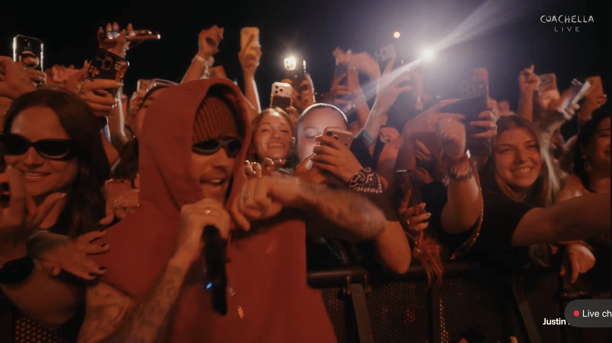 SydneyCheaney's tweet photo. Oh he is SO BACK #bieberchella #coachella https://t.co/9NOB5xM7wm