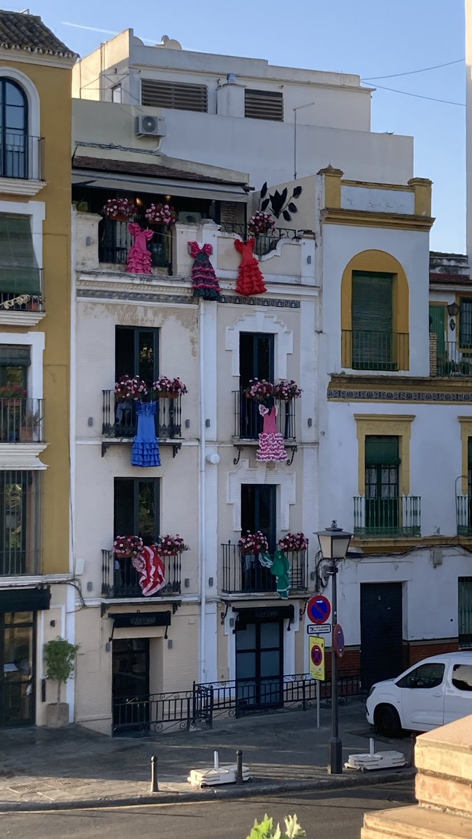 Ya se puede confirmar que nos hemos convertido en un parque temático